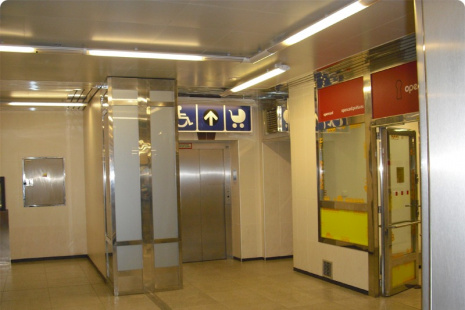 Vstup do výtahu 439 v podchodu metra