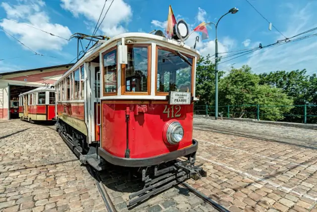 Historická tramvaj + vlečný vůz