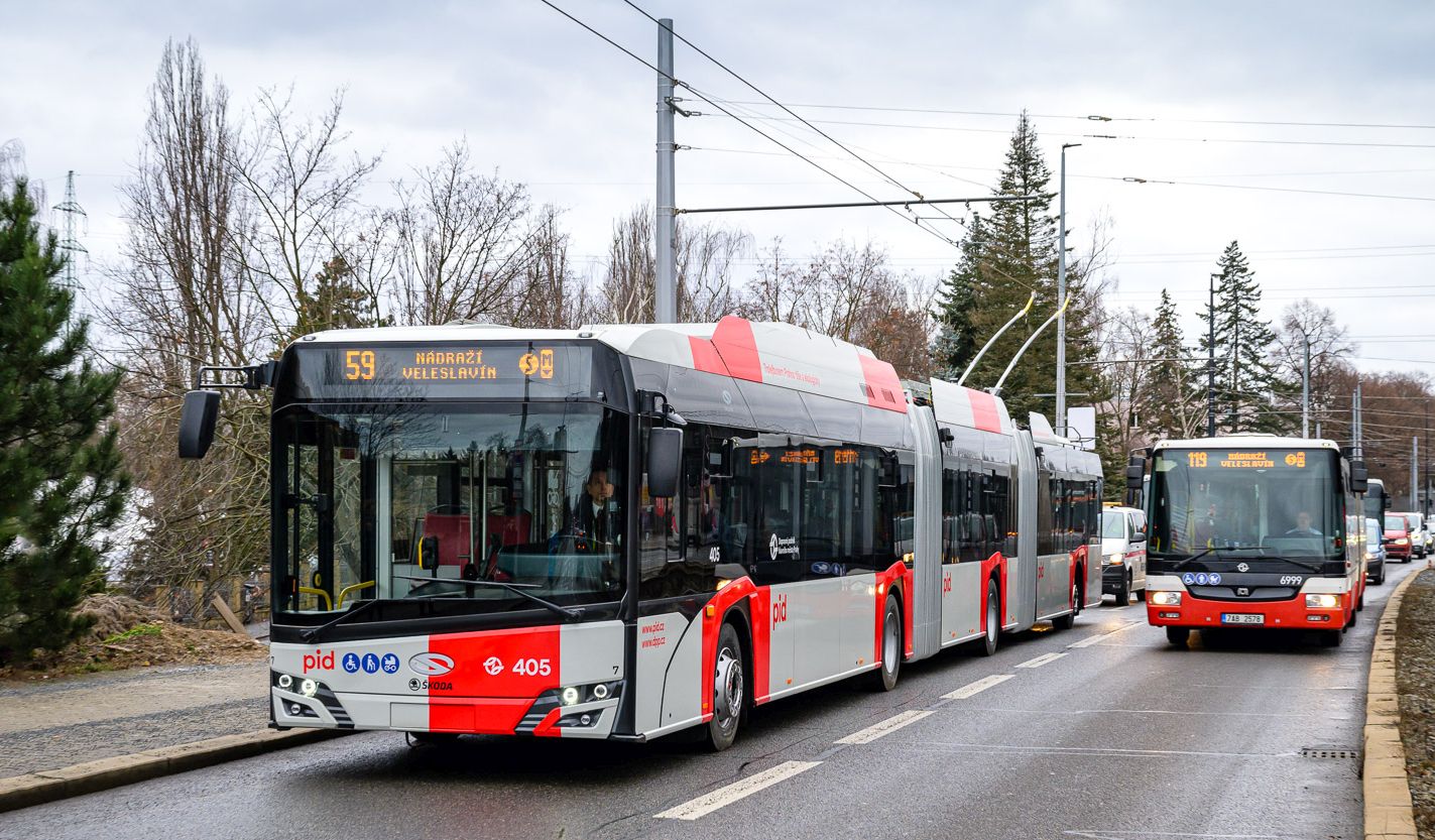 Trolejbus Škoda Solaris a autobus SOR NB18