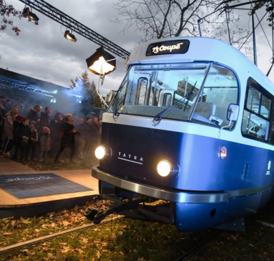 Tramvaj T3 Coupé si veze...