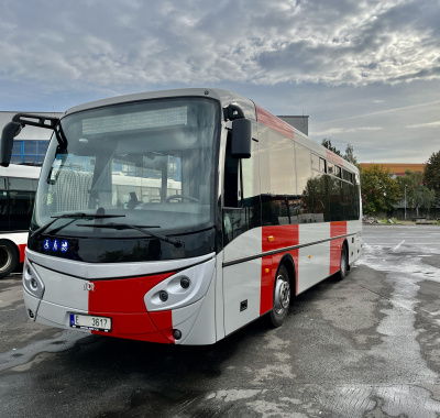 Midibus SOR ICN 9,5 vyjíždí