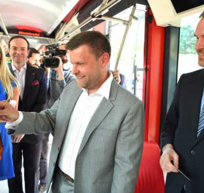 Nehledejte drobné, jízdenku...