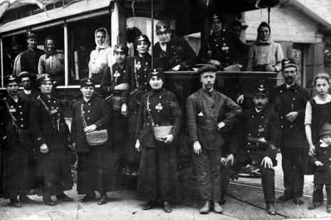Konduktérky ve vozovně Strašnice kolem 1916