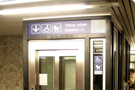 Výtah ve stanici metra Florenc (trasa C) – vestibul