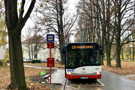 Midi-bus line no. 235. PHOTO: DPP – Daniel Šabík.
