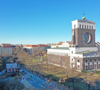 Stavba výtahů na&nbsp;nám. Jiřího z&nbsp;Poděbrad. FOTO: STRABAG