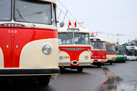 Společné focení historických trolejbusů. Foto: DPP – Petr Hejna
