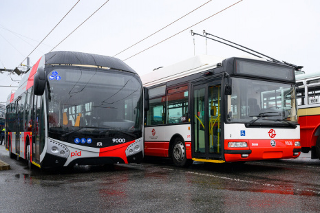 SOR TNS 12, Škoda 24 Irisbus, Praga TOT.  Foto: DPP – Petr Hejna