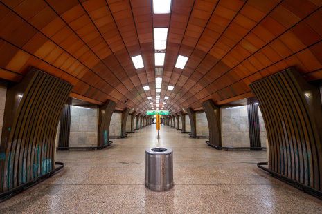 Metro A – nástupiště stanice Želivského