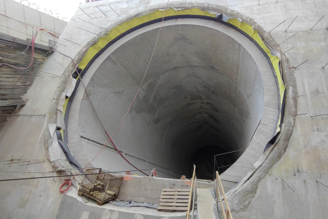 260327_PAD2 eskalátorový tunel Gemini