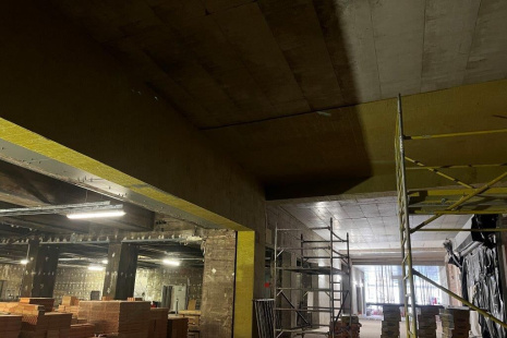 0525_Pankrác - pasáž OC Arkády Pankrác, lepení požárního obkladu