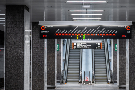 251219_eskalátory stanice Pankrác C