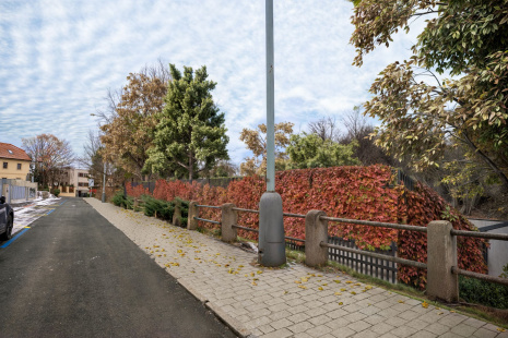 Pohled z&nbsp;ulice Na&nbsp;Míčánce (foto: 31)