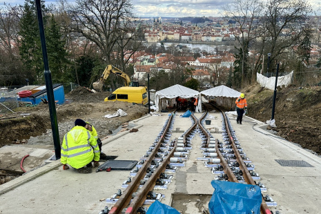 Abtova výhybna, vlevo instalace optického kabelu. FOTO: DPP – Daniel Šabík.